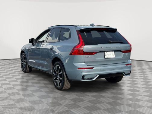 Thunder Gray Metallic 2023 Volvo XC60 B5 Plus Dark Theme
