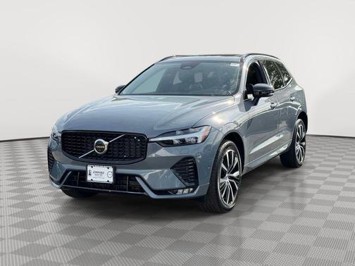 Thunder Gray Metallic 2023 Volvo XC60 B5 Plus Dark Theme