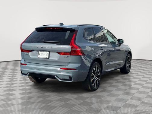 Thunder Gray Metallic 2023 Volvo XC60 B5 Plus Dark Theme