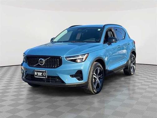 2024 Volvo XC40 Core