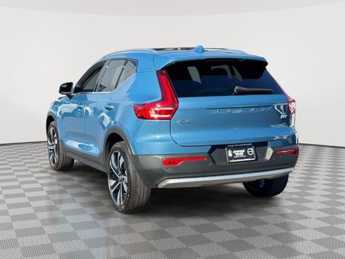 Fjord Blue Metallic 2024 Volvo XC40 B5 Plus Bright Theme