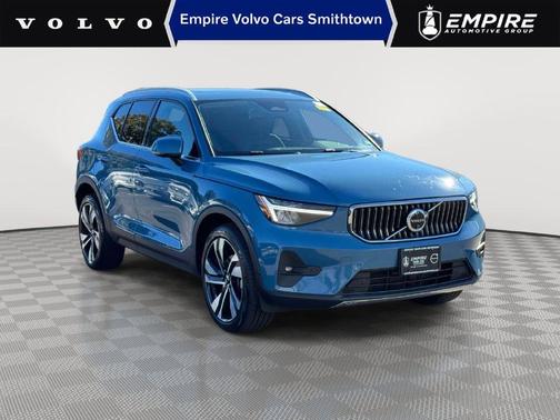 Fjord Blue Metallic 2024 Volvo XC40 B5 Plus Bright Theme