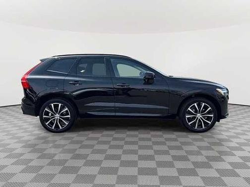 Onyx Black 2024 Volvo XC60 Plus