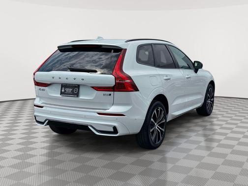 Crystal White Metallic 2024 Volvo XC60 B5 Plus Dark Theme