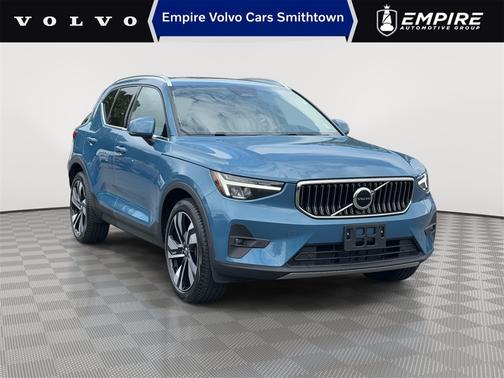 2023 Volvo XC40 B5 AWD Plus Bright