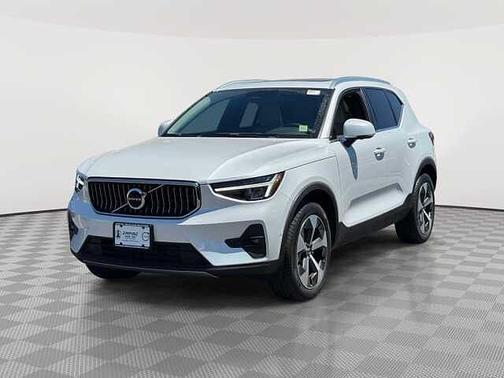 Crystal White 2023 Volvo XC40 Plus