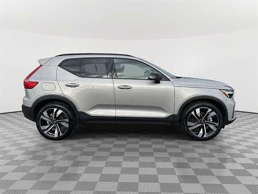 2025 Volvo XC40 Plus