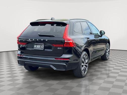 Onyx Black Metallic 2024 Volvo XC60 B5 Plus Dark Theme