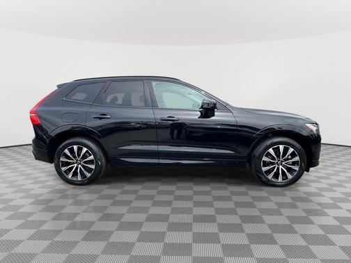 Onyx Black Metallic 2024 Volvo XC60 B5 Plus Dark Theme