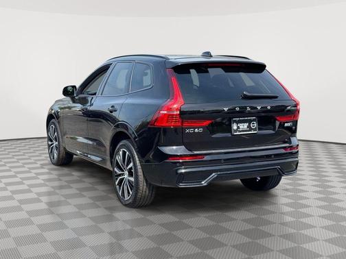 Onyx Black Metallic 2024 Volvo XC60 B5 Plus Dark Theme