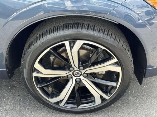 Denim Blue Metallic 2024 Volvo XC60 B5 Ultimate Dark Theme