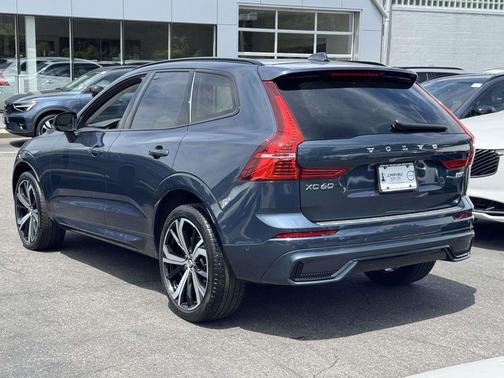Denim Blue Metallic 2024 Volvo XC60 B5 Ultimate Dark Theme