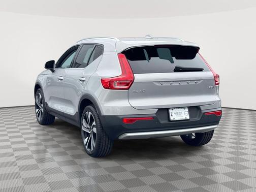 Silver 2023 Volvo XC40 B5 Ultimate Bright Theme
