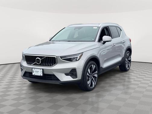 Silver 2023 Volvo XC40 B5 Ultimate Bright Theme