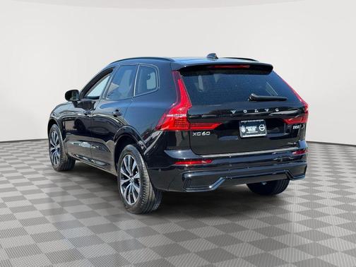 Onyx Black Metallic 2024 Volvo XC60 B5 Plus Dark Theme