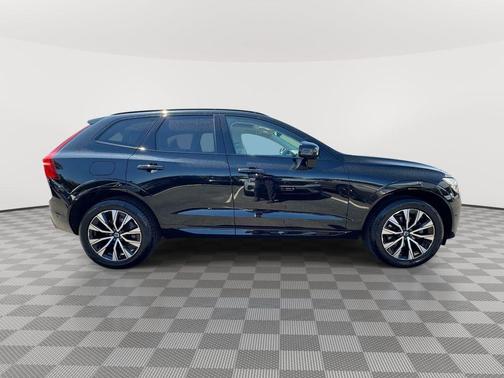 Onyx Black Metallic 2024 Volvo XC60 B5 Plus Dark Theme