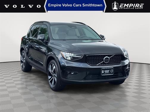 2024 Volvo XC40 B5 Plus Dark