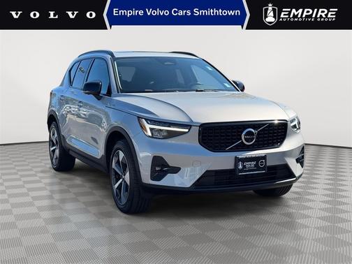 2023 Volvo XC40 B5 AWD Plus Dark