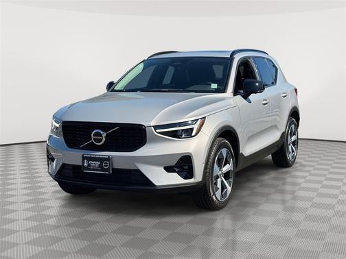2023 Volvo XC40 B5 AWD Plus Dark