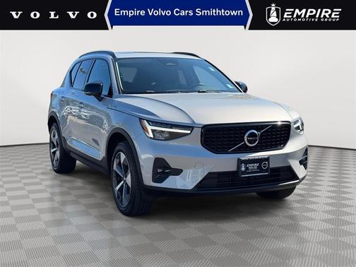 2023 Volvo XC40 B5 AWD Plus Dark