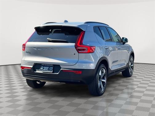 2023 Volvo XC40 B5 AWD Plus Dark