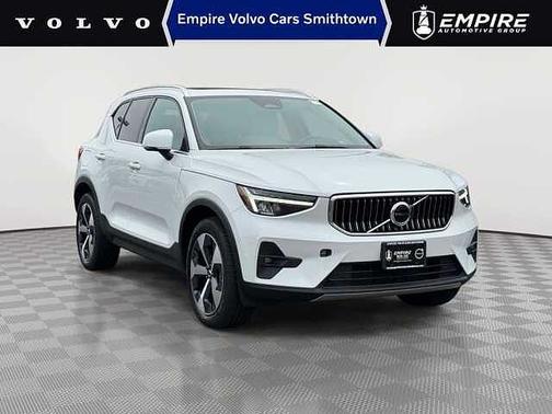 Crystal White 2023 Volvo XC40 Plus