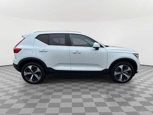 Crystal White 2023 Volvo XC40 Plus