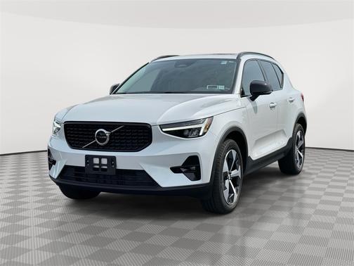 2023 Volvo XC40 B5 AWD Plus Dark