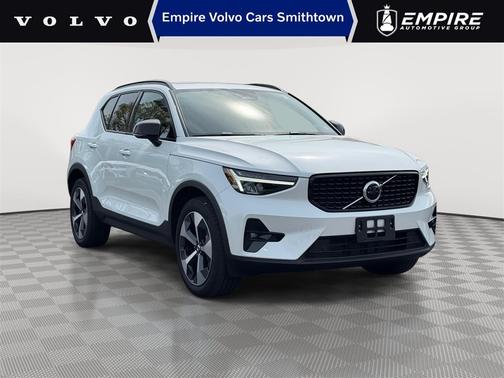 2023 Volvo XC40 B5 AWD Plus Dark