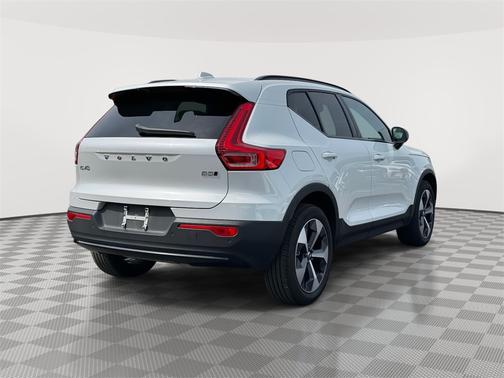 2023 Volvo XC40 B5 AWD Plus Dark