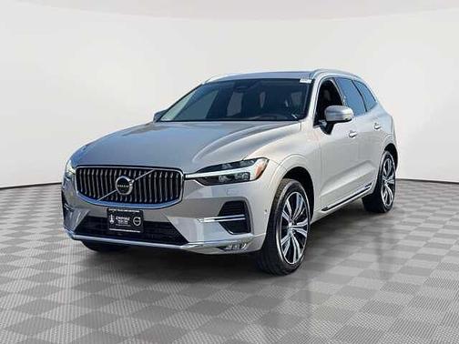 Silver Dawn 2023 Volvo XC60 Plus