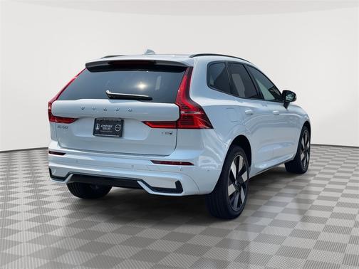 2025 Volvo XC60 Plug-In Hybrid T8 Plus