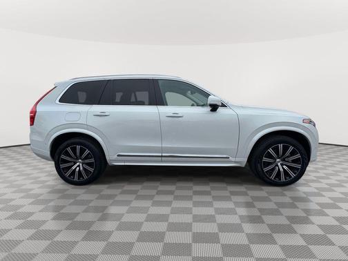 Crystal White 2023 Volvo XC90 B6 Plus 7-Seater
