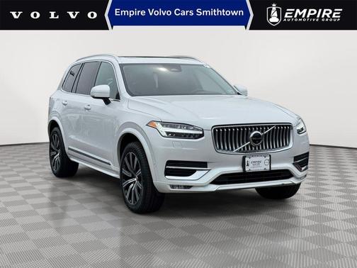 Crystal White 2023 Volvo XC90 B6 Plus 7-Seater