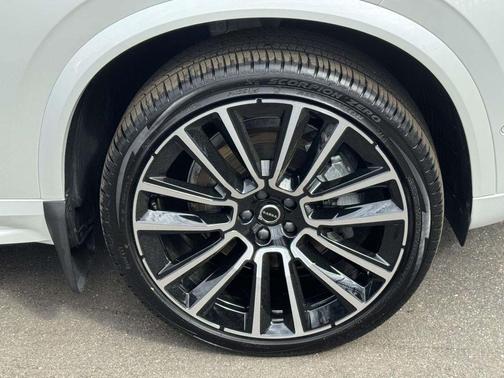 Crystal White Pearl 2026 Volvo XC90 B6 Plus 7-Seater