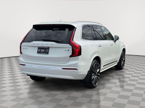 Crystal White Pearl 2026 Volvo XC90 B6 Plus 7-Seater