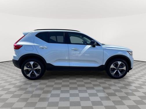 Crystal White Metallic 2023 Volvo XC40 B5 Ultimate Dark Theme