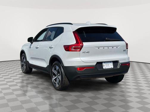 Crystal White Metallic 2023 Volvo XC40 B5 Ultimate Dark Theme