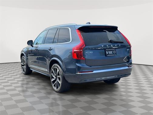 2023 Volvo XC90 B5 AWD Plus