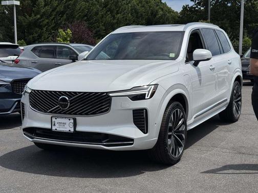 Crystal White Pearl 2026 Volvo XC90 Plug-In Hybrid T8 Plus 7-Seater