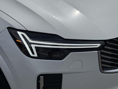 Crystal White Pearl 2026 Volvo XC90 Plug-In Hybrid T8 Plus 7-Seater