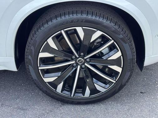 Crystal White Pearl 2026 Volvo XC90 Plug-In Hybrid T8 Plus 7-Seater