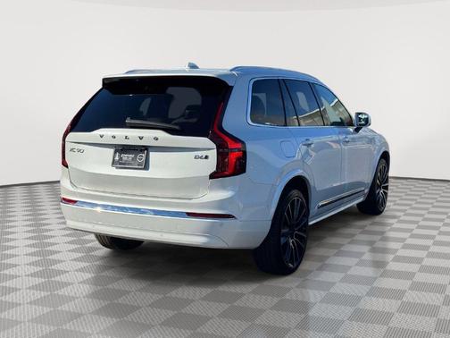 Crystal White Pearl 2026 Volvo XC90 B6 Plus 7-Seater