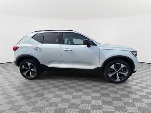 2026 Volvo XC40 Plus