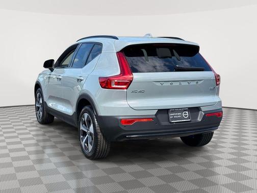 Metallic 2026 Volvo XC40 B5 Core