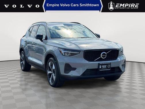 Metallic 2026 Volvo XC40 B5 Core