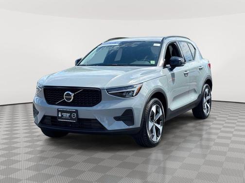 Metallic 2026 Volvo XC40 B5 Core
