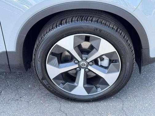Metallic 2026 Volvo XC40 B5 Core