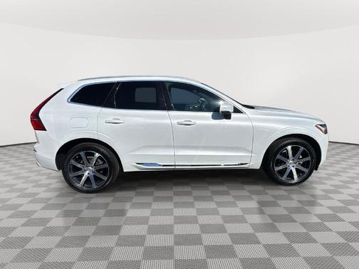 Crystal White Metallic 2020 Volvo XC60 T5 Inscription