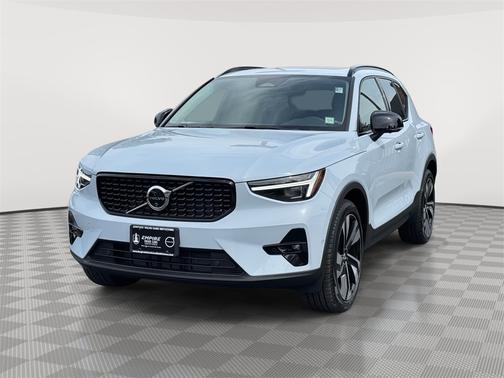 2025 Volvo XC40 B5 Plus Dark Theme